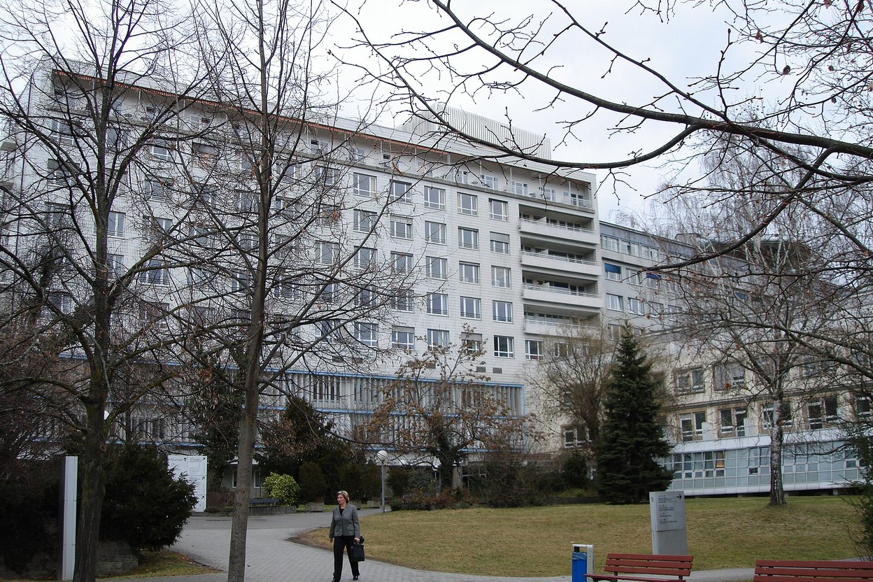 Корпус и территория медицинского комплекса Клиника Штутгарта