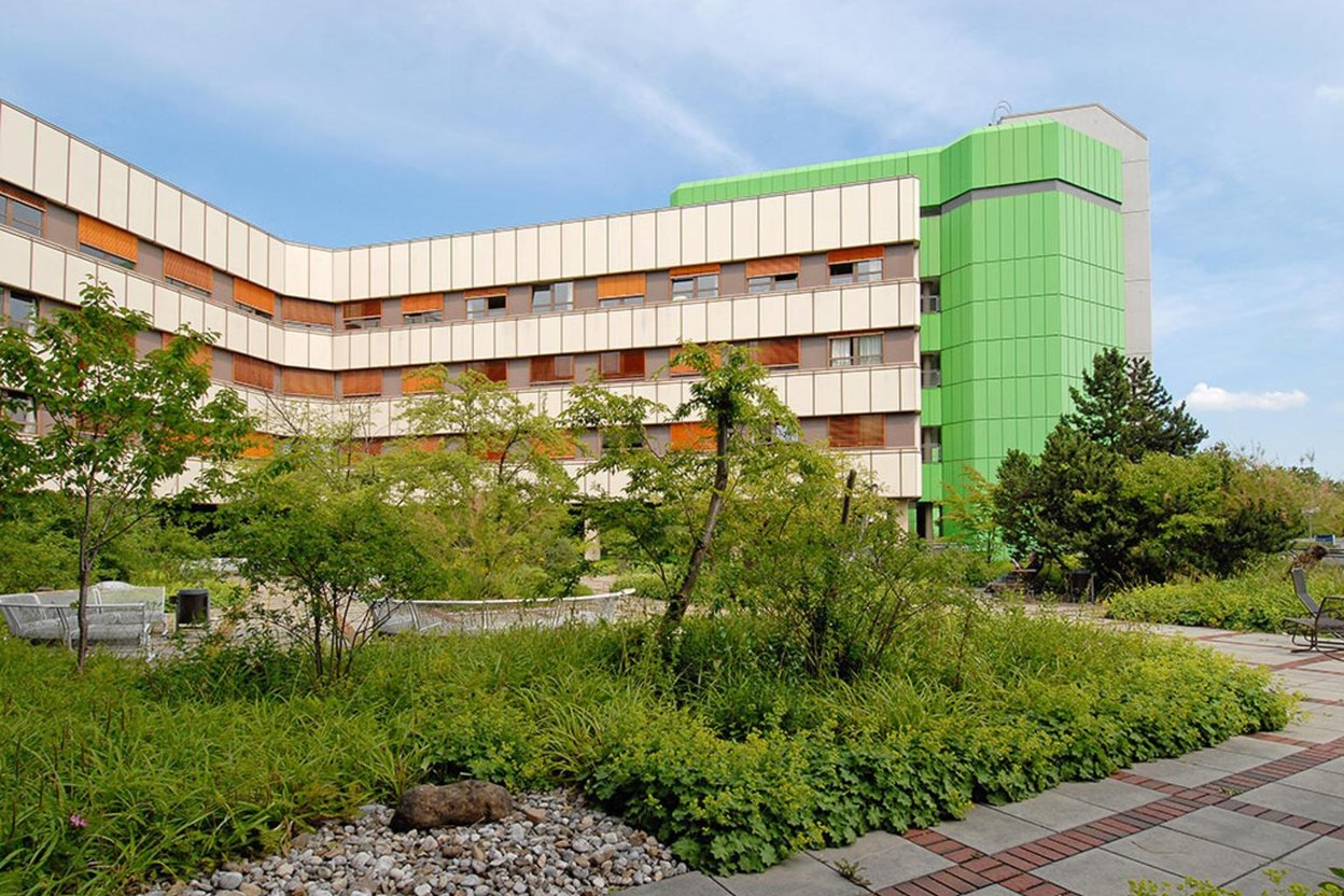 Exterior view of Munich Hospital Bogenhausen building